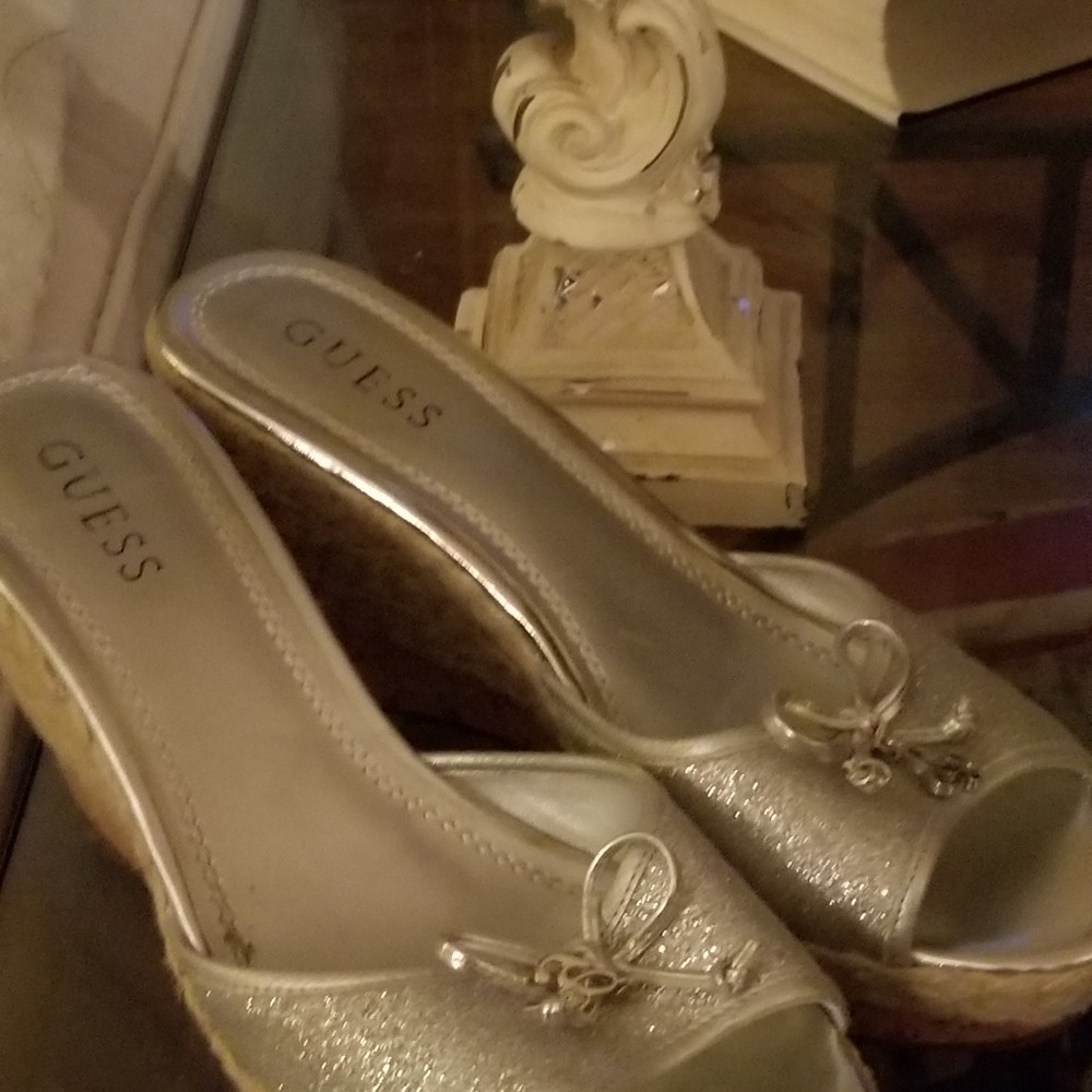 Silver pumps